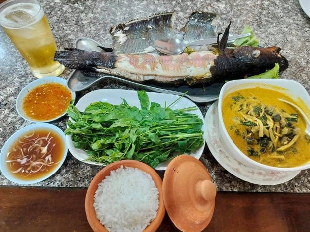 เมนูของร้าน แม่ลาปลาเผา