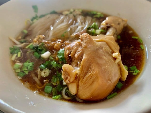 ก๋วยเตี๋ยวไก่ป้าหลวย