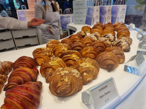 Paris Mikki Robinson Ratchapruek (Pop Up)