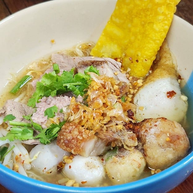 เมนูของร้าน เฮียบ้วยก๋วยเตี๋ยวโบราณ ซอยโปโล