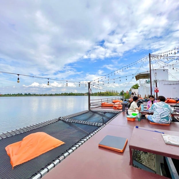 Cin Zaa หมูกระทะห้อยขา