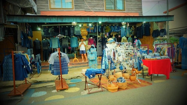 ถนนคนเดินผ้าคราม