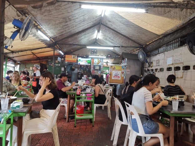 บรรยากาศ หมูกระทะเฮง เฮง เฮง โคราชรสเด็ด ตรอกจันทน์