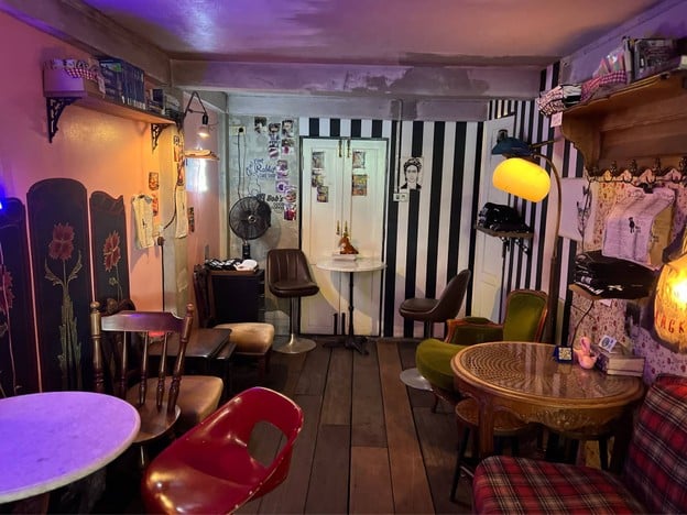 A Pink Rabbit + Bob ท่าเตียน