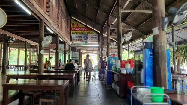 ร้านอาหารปลาเเม่นํ้า(เอกชัย131) -