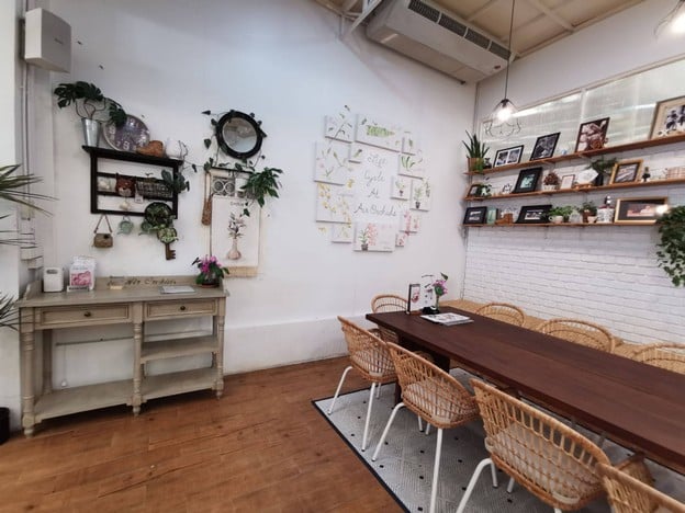 บรรยากาศ The Flask Cafe' By Air Orchids