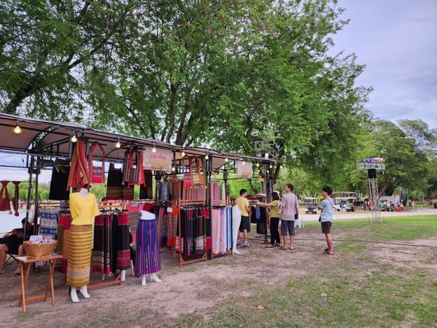 ตลาดท่ารับเสด็จ