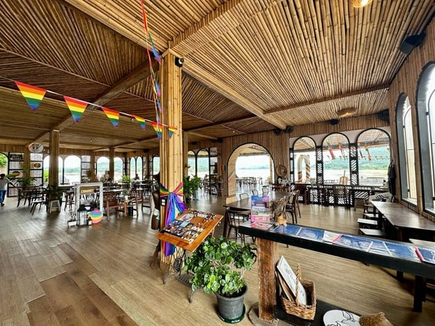 บ้านติดดิน บ้านติดดิน