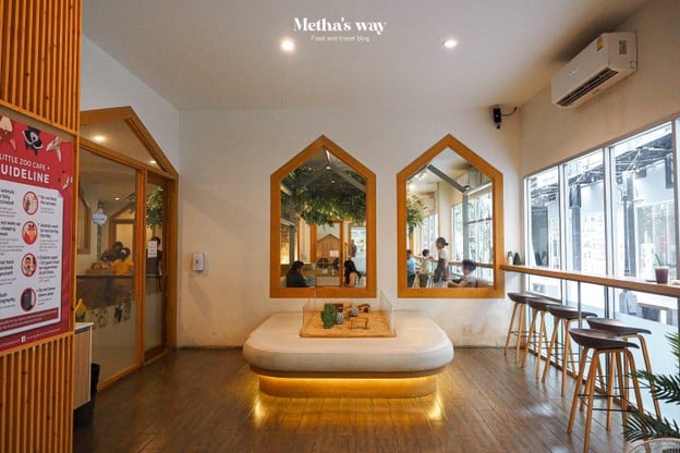 บรรยากาศ Little Zoo Cafe Onnut Plaza