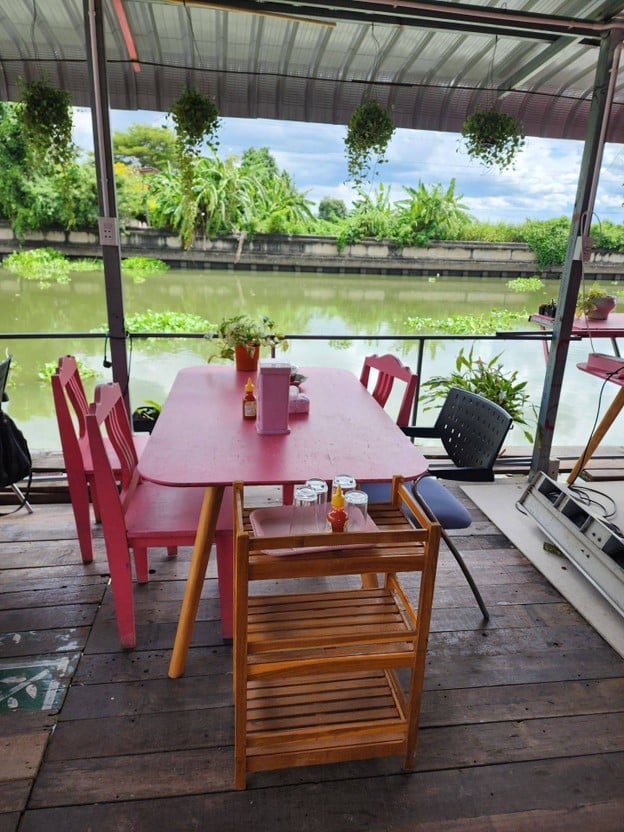 บรรยากาศ ร้านพวงชมพู อาหารป่า