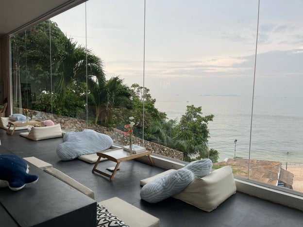 S'more beach cafe พัทยา