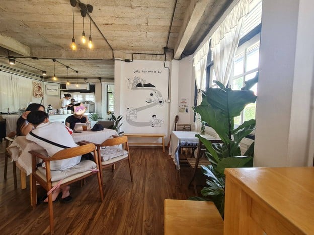 Gravité Coffee and Rooms