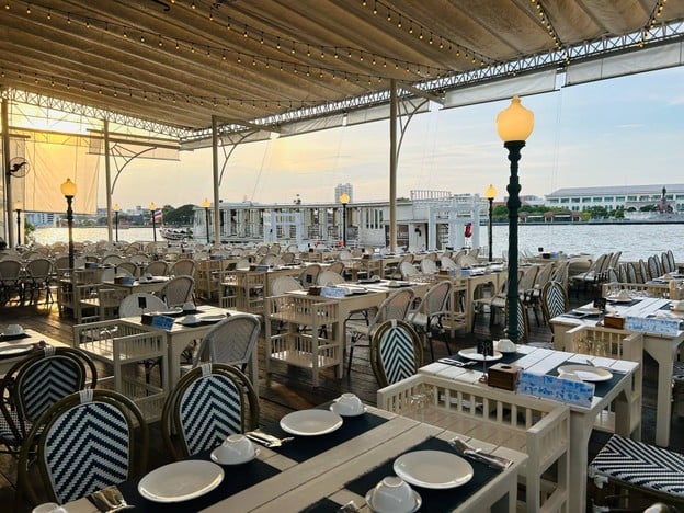 กินลมชมสะพาน