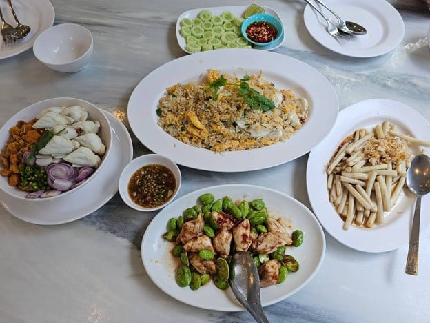 เมนูของร้าน กินกับก้อย โดย ก้อยมหาชัยซีฟู้ดส์