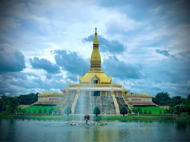 เจดีย์มหามงคลบัว