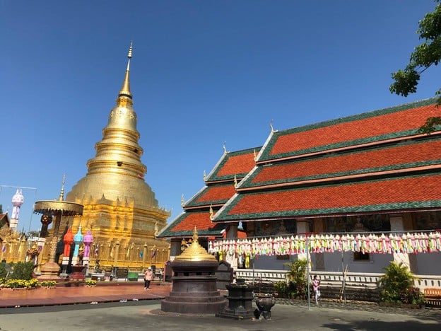 บรรยากาศ วัดพระธาตุหริภุญชัยวรมหาวิหาร