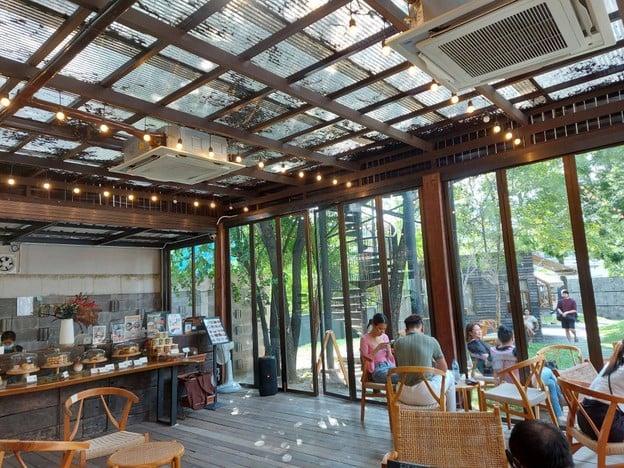 บรรยากาศ The Wood Land