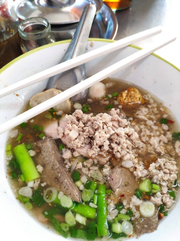 นำจิตต์ ก๋วยเตี๋ยวหมูหน่อไม้ฝรั่ง