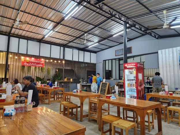 บรรยากาศ ครัวลุงแดง ท่าข้าม