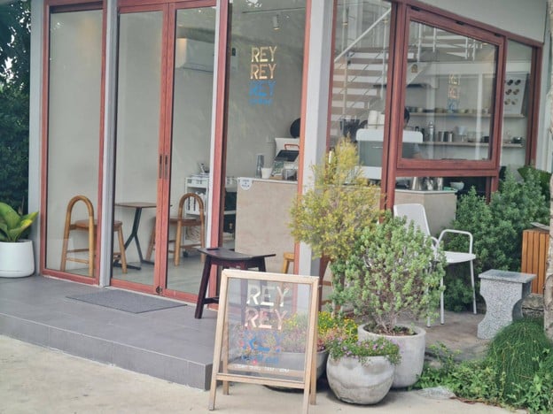 หน้าร้าน REY Coffee พระราม 5
