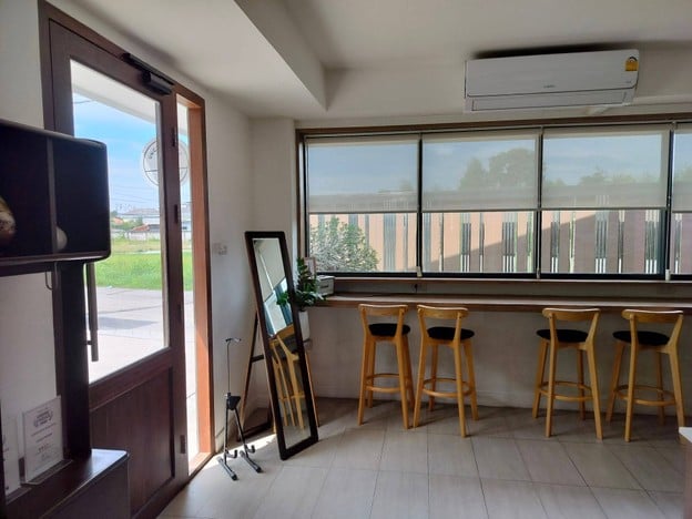 บรรยากาศ Uncle House Bangsaen