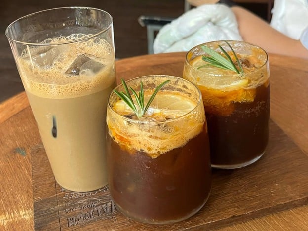 Walden Home Cafe คลองสาน