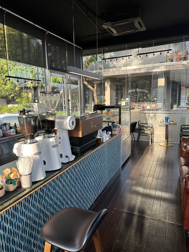 บรรยากาศ Her Room Specialty Coffee สุขุมวิท 107 แบริ่ง 26