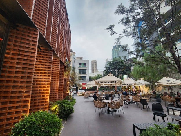 บอททอมเลส สุขุมวิท 33 (Sukhumvit 33)