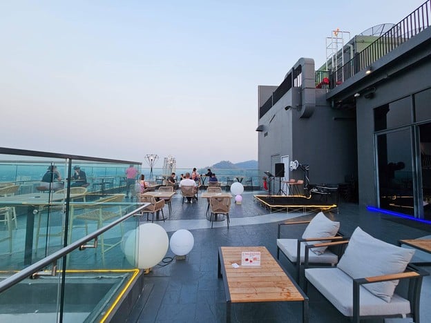 Silver Moon Rooftop Bar Novotel Sriracha & Koh Si Chang Marina Bay