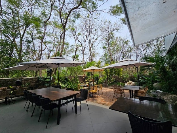 บรรยากาศ 360 Hours Cafe & Bar -