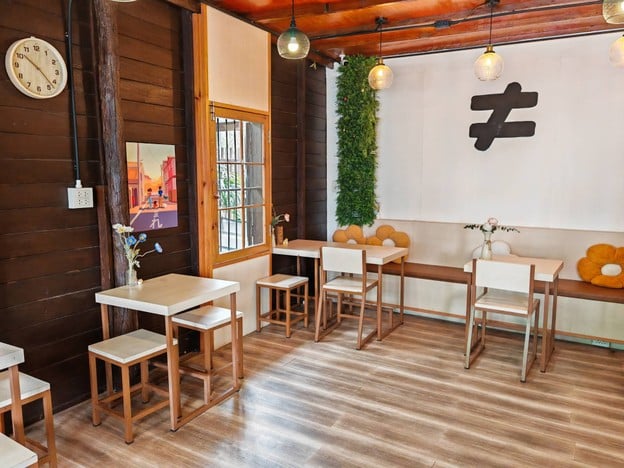 บรรยากาศ โลวแคล คาเฟ่ เชียงราย