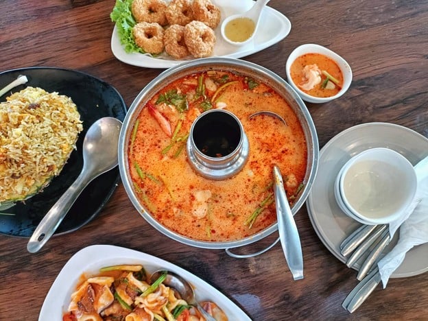 เมนูของร้าน ชมวิวซีฟู้ด ชะอำ