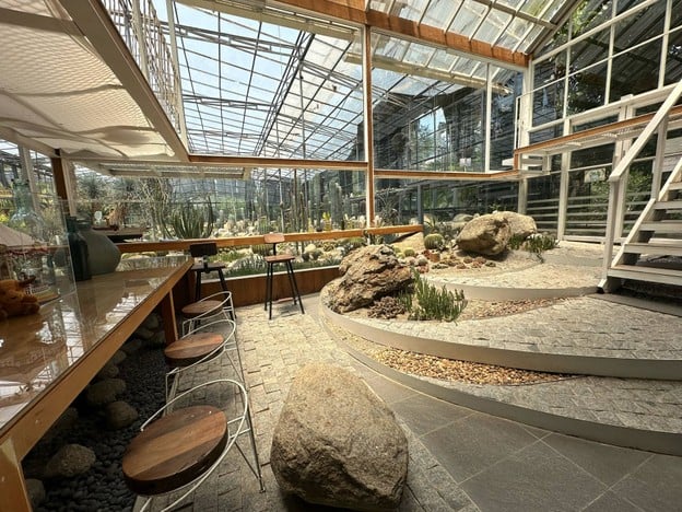 Botanist activity space & cafe