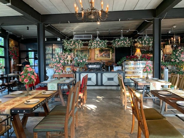 Hippo Cafe & Restaurant
