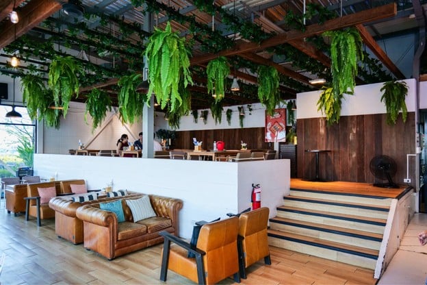 Breeze Café & Bar ริมทะเลสาบ เมืองทองธานี