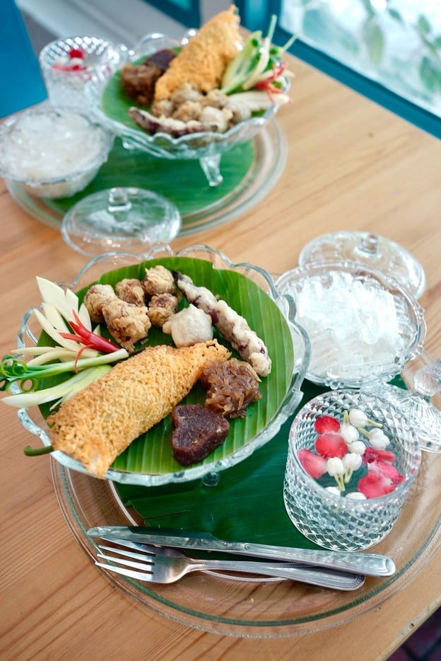 Sansumran แสนสำราญ ณ ธารศิลป์