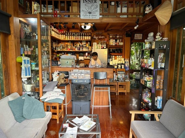 INNER Coffee & Library By Napinda