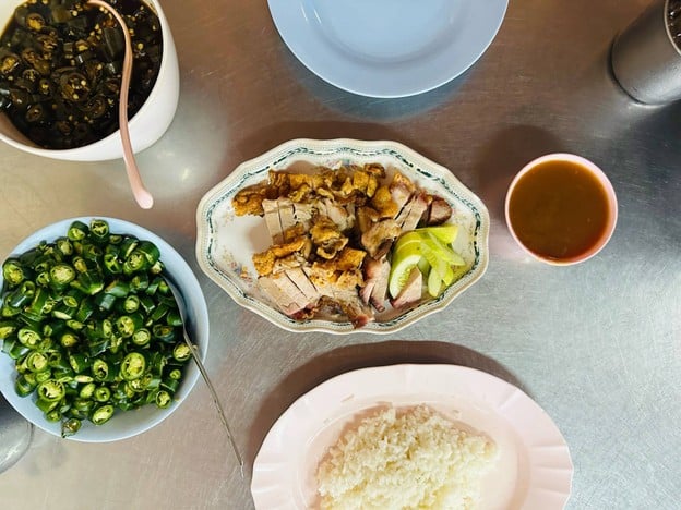 หมูกรอบนายไซ ประชาชื่น