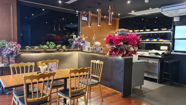 บรรยากาศ ONE THAI café & restaurant ถนน วิสุทธิกษัตริย์