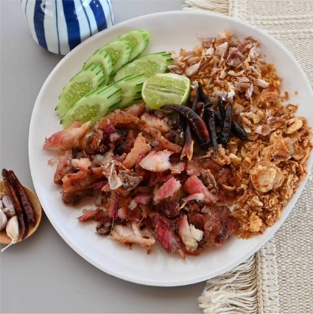 แม่เอียดปลาส้มแปดริ้ว