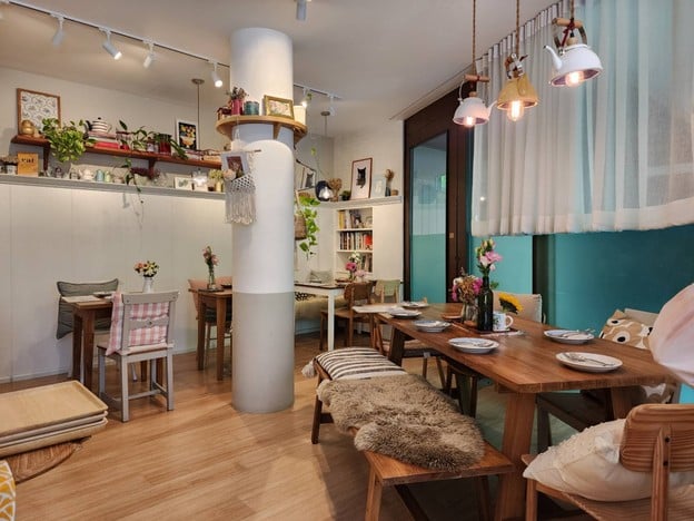 Little Sunshine Cafe Witthayu soi 1