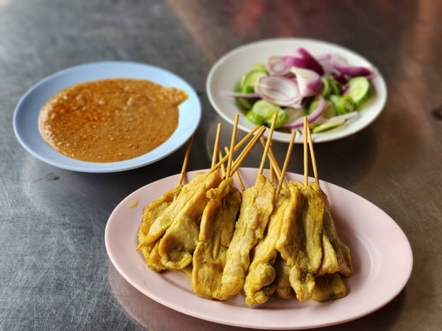 ตี๋ หมูสะเต๊ะ ท่าดินแดง