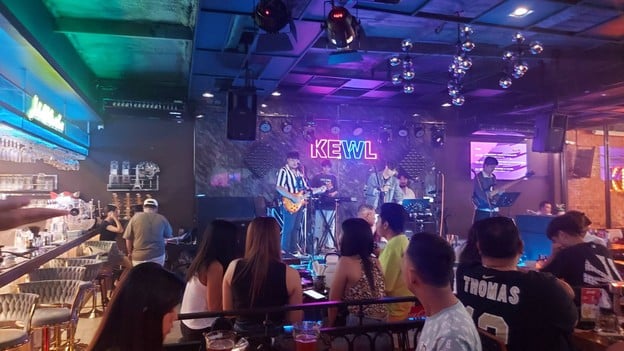บรรยากาศ คูล ผับ แอนด์ เรสเตอรองท์ -