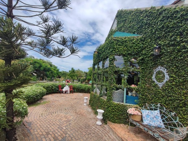 ปานชีวา เรสเตอรองท์ แอนด์ คาเฟ่