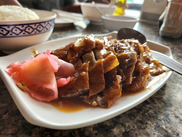 เมนูของร้าน เป็ดย่างนาทอง