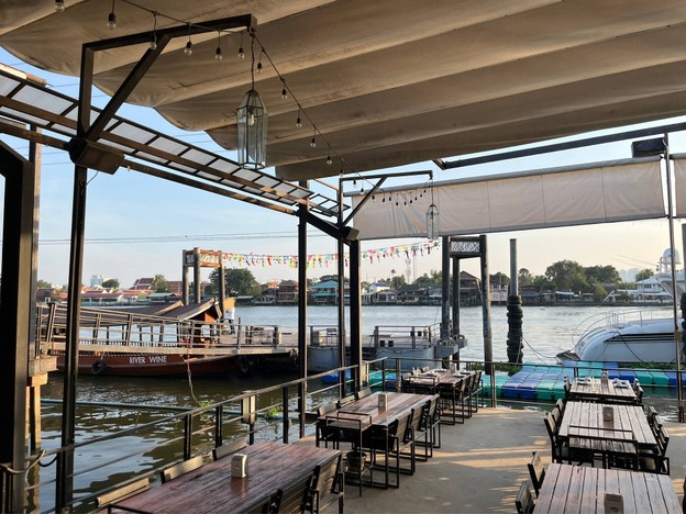 RIVER WINE Restaurant and Wine Bar ปากเกร็ด
