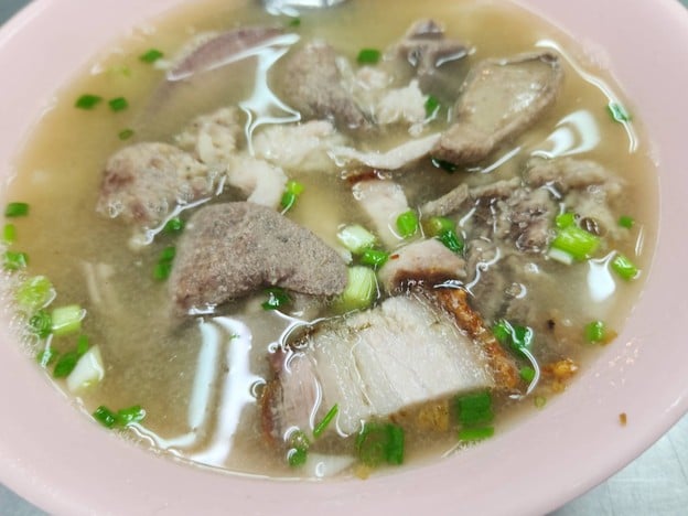 เมนูของร้าน ก๋วยจั๊บนายเอ็ก (Nai Ek Roll Noodle) เยาวราช (primary branch)