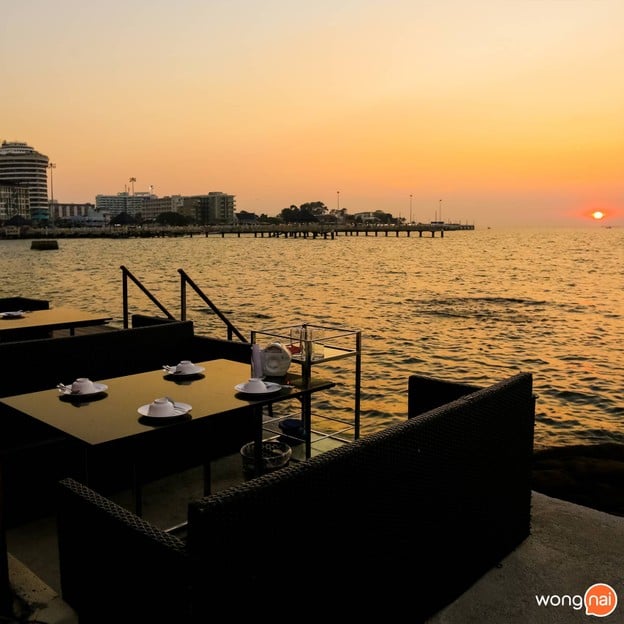 CHARIOT Pub & Restaurant