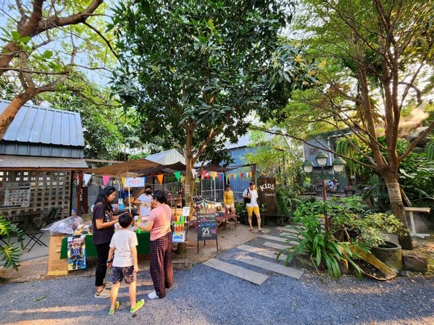 บรรยากาศ บ้าน ๑,๐๐๐ ไม้ Cafe & Farm