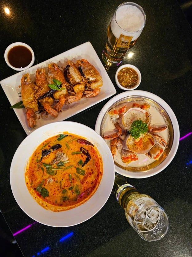 BlueFin Beach Bar & Restaurant